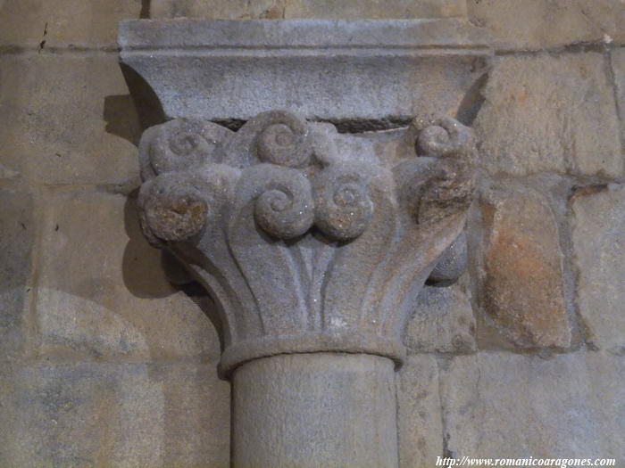 CAPITEL ADOSADO AL HASTIAL DE PONIENTE